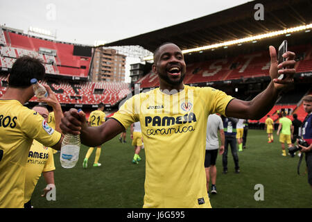 Valencia, Spagna. 21 Maggio, 2017. 17 Cedric Bakambu del Villarreal CF dopo gli spagnoli La Liga Santander partita di calcio tra Valencia CF e Villarreal CF a Mestalla stadio il 21 maggio 2017. Credito: Gtres Información más Comuniación on line, S.L./Alamy Live News Foto Stock