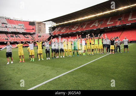 Valencia, Spagna. 21 Maggio, 2017. Villarreal team dopo la spagnola La Liga Santander partita di calcio tra Valencia CF e Villarreal CF a Mestalla stadio il 21 maggio 2017. Credito: Gtres Información más Comuniación on line, S.L./Alamy Live News Foto Stock