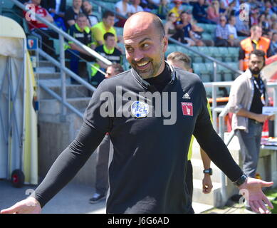 Sion, Svizzera. 21 Maggio, 2017. Sion, 21.05.2017, calcio Raiffeisen Super League, FC Sion - FC Lucerna, Markus BABBEL (FCL) Autobus molto felice foto: Cronos/Frederic Dubuis Foto Stock