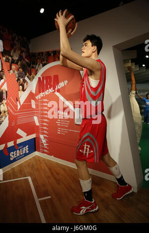 La figura di cera cinese di giocatore di basket Yao Ming a Madame Tussauds di Sydney. Foto Stock