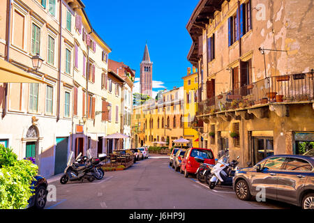 Città di Verona colorato steet view, destinazione turistica in Veneto Foto Stock