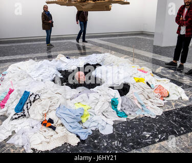 Venezia, Castello,Giardini.57ma Biennale di Venezia 2017,La Biennale di Venezia,,padiglione giapponese, mostra personale,Hiroshima-born artist Takahiro Iwasaki Foto Stock