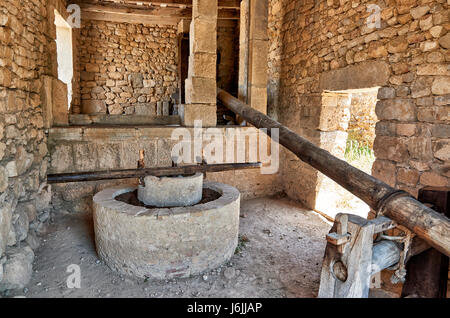 Romano ricostruito frantoio escavazione romana di Volubilis, Marocco, Africa Foto Stock