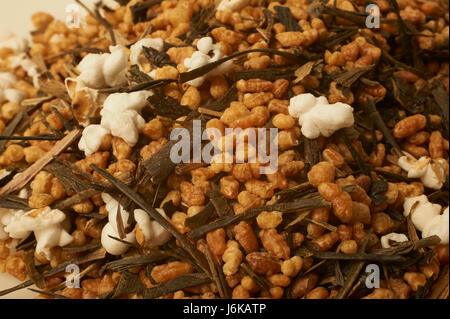 Giapponese Genmaicha tè verde. Riso marrone tè, tè popcorn Foto Stock