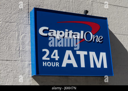 Capital One 24 ora segno ATM, NYC, STATI UNITI D'AMERICA Foto Stock