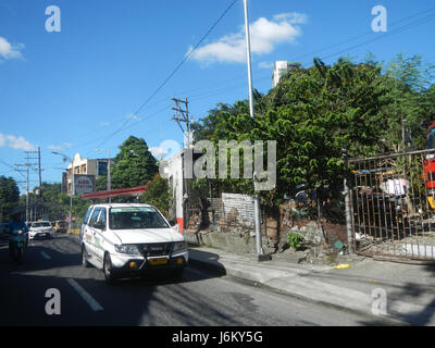 Magsaysay Boulevard è una delle principali arterie di Santa Mesa, Manila, che funge da importante via di trasporto. È noto per il suo ruolo nel collegare i distretti e fornire accesso a varie aree commerciali e residenziali di Manila. Foto Stock