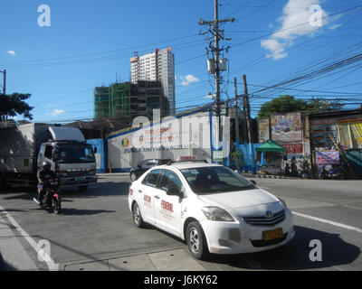Questa immagine mostra Magsaysay Boulevard a Santa Mesa, Manila, una strada importante nella capitale delle Filippine. E' conosciuto per il suo significato urbano e come un'importante strada che collega i quartieri chiave della citta'. Foto Stock