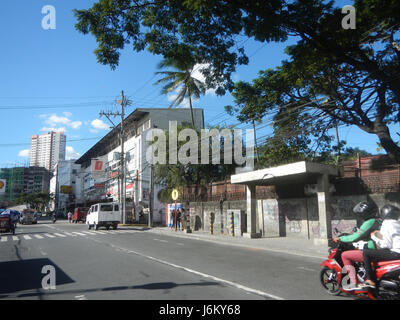 Magsaysay Boulevard è una strada principale nel distretto di Santa Mesa a Manila, Filippine. Si tratta di un'importante strada che collega varie parti della città e funge da percorso chiave per i pendolari e i trasporti locali. Foto Stock