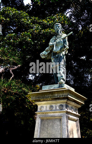 Umashimadenomikoto statua in bronzo il dio della guerra. In il giardino Hamarikyu, Tokyo. Foto Stock