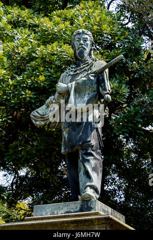 Umashimadenomikoto statua in bronzo il dio della guerra. In il giardino Hamarikyu, Tokyo. Foto Stock