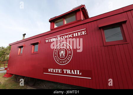 Il Withlacoochee membro Trail è costituito da un 46 chilometri di ex ferrovia letto che è stato convertito in un lastricato multi-uso ricreativo trail suita Foto Stock