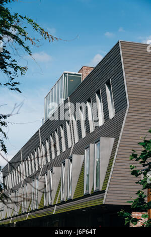 Utrecht, Paesi Bassi - 4 agosto 2016: architettura moderna edificio nel centro storico di Utrecht. antico centro citta' dispone di molti edifici e str Foto Stock