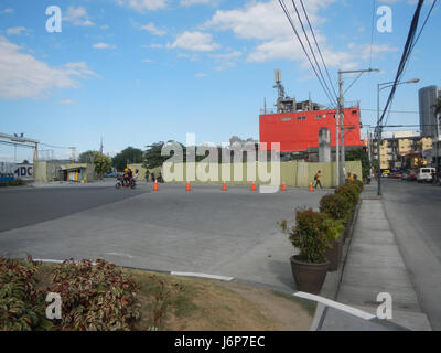 Questo titolo si riferisce ad una posizione all'interno di Makati, Filippine, che mette in evidenza in particolare Barangays Olympia e Santa Cruz nell'area, compresa la vicinanza al circuito di Carmona e alla città di Ayala Land, nota per i suoi sviluppi commerciali e residenziali. Foto Stock