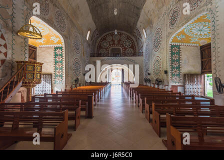 Interno della chiesa in Uayma città maya, Yucatan, Messico Foto Stock