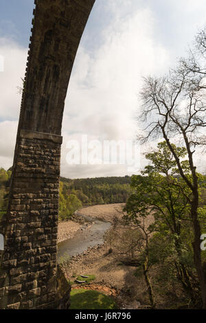 Lambley viaduct un ex ponte ferroviario sul fiume Tyne Sud, Northumberland, England, Regno Unito Foto Stock