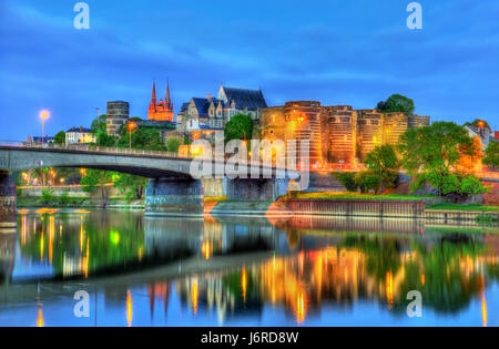 Il Castello di Angers e fiume Maine in Francia Foto Stock