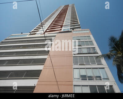 Birch Tower è un condominio residenziale situato a Robinsons Place Residences, Malate, Manila. Offre spazi e servizi moderni in una posizione privilegiata nella Metro Manila. Foto Stock