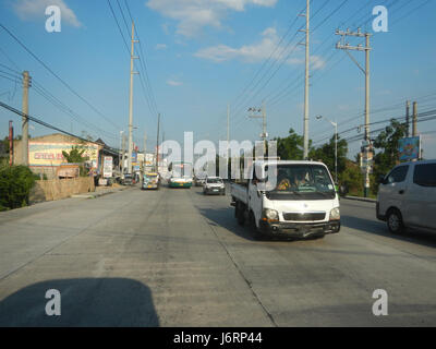 Questo si riferisce a una posizione specifica sulla MacArthur Highway, situata a Malolos City, Bulacan, Filippine. L'area è conosciuta per il suo ruolo nella storia filippina e lo sviluppo lungo questa strada principale. Foto Stock