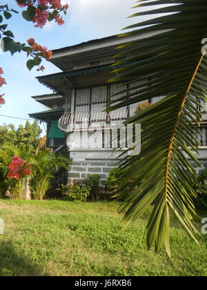 Questa voce si riferisce a case e luoghi di interesse notevoli a Pulilan, Bulacan, una municipalità delle Filippine. Pulilan è conosciuta per il suo patrimonio culturale e l'architettura locale, comprese strutture significative e luoghi di interesse della comunità che rappresentano la storia e lo sviluppo della regione. Foto Stock