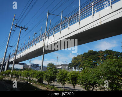 Passerella 09815 Marcos Autostrada Pasig Santolan linea LRT 16 Foto Stock