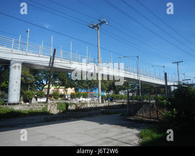 09840 Passerella Marcos Autostrada Pasig Santolan linea LRT 20 Foto Stock