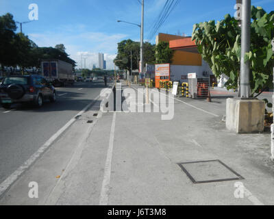 09595 piste ciclabili Santolan stazione LRT Marcos Highway 01 Foto Stock