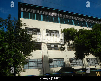 L'immagine evidenzia Barangay Santa Elena e la vicina scuola superiore, situata lungo Shoe Avenue a Marikina City, Filippine, nota per le sue istituzioni educative e le aziende locali. Foto Stock