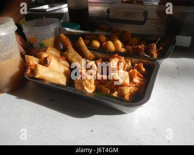 Questo titolo si riferisce ad un'area della città di Marikina, in particolare il mercato e centro commerciale Barangay Santa Elena, situato vicino a Shoe Avenue. L'area è un importante centro commerciale e commerciale a Marikina. Foto Stock