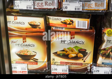 Scatole di p.f.chang la marca di cibi congelati in freezer per la sezione di un negozio di alimentari Foto Stock