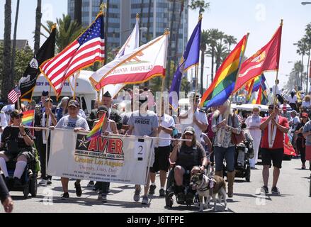 Los Angeles, California, USA. 21 Maggio, 2017. Migliaia di persone si prendono per le strade per la trentaquattresima edizione annuale di Gay Pride Parade di Long Beach, in California, il 21 maggio 2017. Credito: Ringo Chiu/ZUMA filo/Alamy Live News Foto Stock