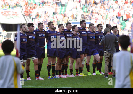 Londra, Regno Unito. 21 Maggio, 2017. I giocatori scozzesi cantando "Fiore di Scozia' prima di iniziare la loro partita con l'Inghilterra a Twickenham Stadium di Londra, Regno Unito. Il match è stato parte della finale del mondo HSBC Rugby Sevens serie. Credito: Michael Preston/Alamy Live News Foto Stock