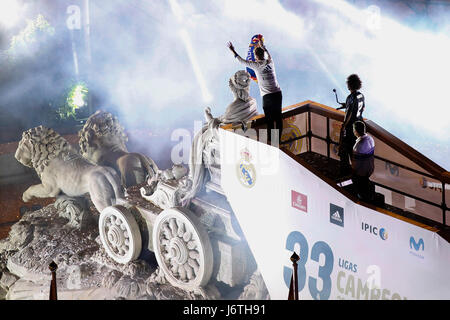 Madrid, Spagna. 21 Maggio, 2017. Celebrazione del Real Madrid vincendo la sua trentatreesima La Liga campionato in piazza Cibeles. Nella foto vediamo Sergio Ramos Garcia (4) del Real Madrid in player. La Liga tra Real Madrid vs Malaga CF al Santiago Bernabeu Stadium in Madrid, Spagna, 21 maggio 2017 . Credito: Gtres Información más Comuniación on line,S.L./Alamy Live News Foto Stock