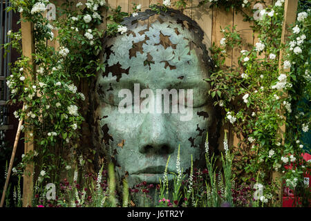 Londra, Regno Unito. 22 Maggio, 2017. "Spirito di foglia' scultura di Simon perno. RHS Chelsea Flower Show © Guy Corbishley/Alamy Live News Foto Stock