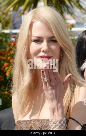 Cannes, Francia. 22 Maggio, 2017. L'attrice Nicole Kidman assiste il 'l uccisione di un sacro Cervi" photocall durante il settantesimo annuale di Cannes Film Festival presso il Palais des Festivals il 22 maggio 2017 a Cannes, Francia. Credito: Federico Injimbert/ZUMA filo/Alamy Live News Foto Stock