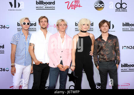 LAS VEGAS NV - 21 Maggio: Riker Lynch, Rocky Lynch, Ross Lynch, Rydel Lynch, Ellington Ratliff al 2017 Billboard Music Awards a T-Mobile Arena di Las Vegas, Nevada, il 21 maggio 2017. Credito: David Edwards/MediaPunch Foto Stock