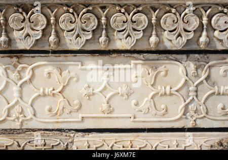 Antico Fiore scolpito nel marmo in Taj Mahal mausoleo, Agra, India Foto Stock