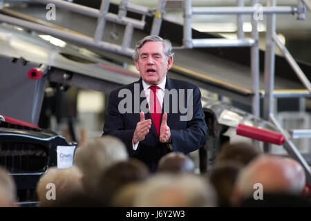 Lavoro ex Primo Ministro Gordon Brown dando un discorso a Coventry durante il lavoro di campagna elettorale