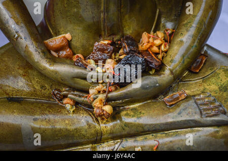 Chiang Rai, Tailandia - 15 Aprile 2017 : Songkran è il thai nuova edizione del festival. Le immagini del Buddha. Foto Stock