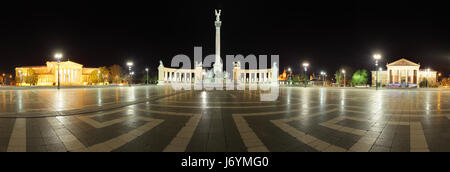 Piazza degli Eroi - Vista Panoramica di notte, Budapest Foto Stock