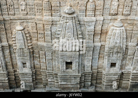 India, dettaglio sulla parete in Fort Kangra Kangra vicino città. Rovinato Lakshmi Narayan tempel Foto Stock