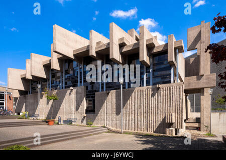 Germania, Colonia, Chiesa Johannes XXIII. a Berrenrather Street nel quartiere Suelz, costruito dopo i piani dello scultore Josef Rikus. Foto Stock