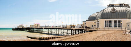 Worthing Pier panorama, West Sussex, Regno Unito Foto Stock