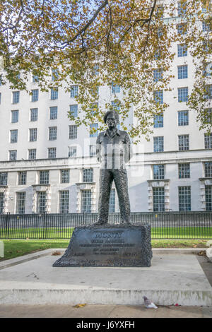 Maresciallo di Campo Visconte Montgomery di Alamein, Statua in Whitehall, Londra Foto Stock