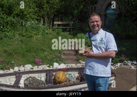 Michelin Yorkshire chef Andrew Pern visiti il benvenuto a Yorkshire giardino durante l'anteprima di stampa di RHS Chelsea Flower Show presso il Royal Hospital Chelsea, Londra. Foto Stock