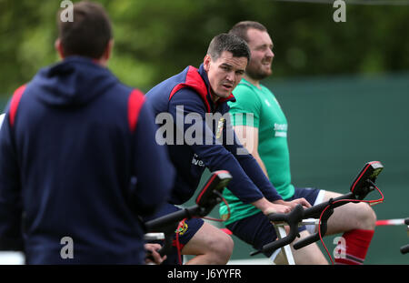 Inglesi e irlandesi di leoni" Johnny Sexton durante la sessione di formazione alla casa di cartone, nella contea di Kildare. Foto Stock