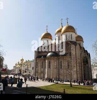 Cremlino di Mosca, Russia: cattedrale della Dormizione, chiesa ortodossa russa dedicata alla Dormizione della Theotokos nella piazza del Duomo Foto Stock