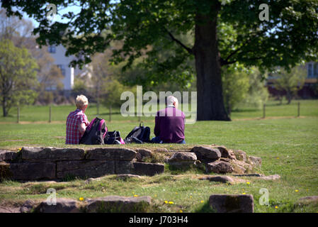 Bothwel castello turisti e bastioni om le rive del Clyde Foto Stock