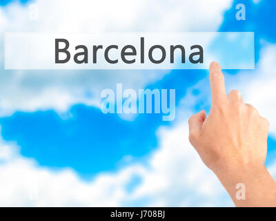 Barcellona - Mano, premendo un tasto su sfondo sfocato concetto . Business, tecnologia internet concetto. Stock Photo Foto Stock