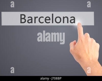 Barcellona - Mano, premendo un tasto su sfondo sfocato concetto . Business, tecnologia internet concetto. Stock Photo Foto Stock