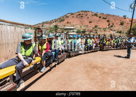 Regina Tour delle miniere in Bisbee, Arizona, Stati Uniti. Tour sul mio treno in profondità in ciò che una volta era una delle più produttive le miniere di rame del XX secolo. Qui, Foto Stock